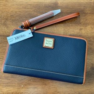 NWT Dooney & Bourke Alice Wristlet Clutch